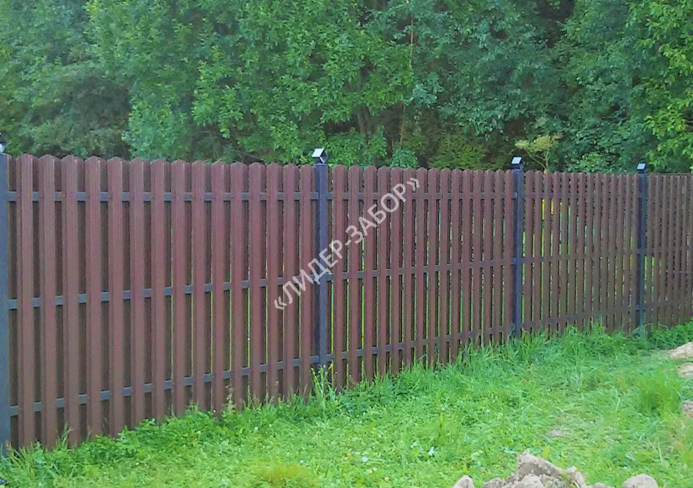 Купить Забор из двухстороннего металлического штакетника для частного дома